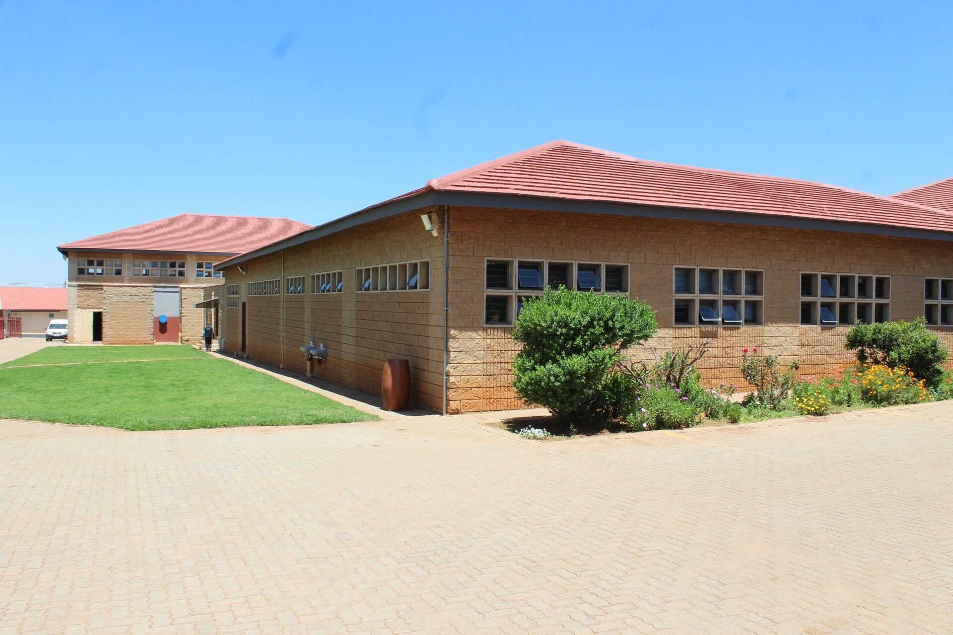 Arekopaneng, Orange Farm centre building